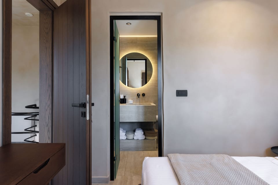 Grand Villa with Outdoor Hot Tub and Private Heated Pool | Bathroom | Shower, rainfall showerhead, free toiletries, hair dryer