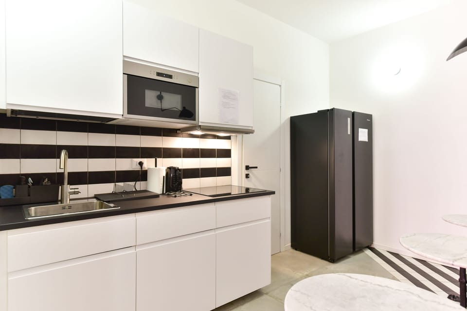 Fridge, microwave, stovetop, cookware/dishes/utensils
