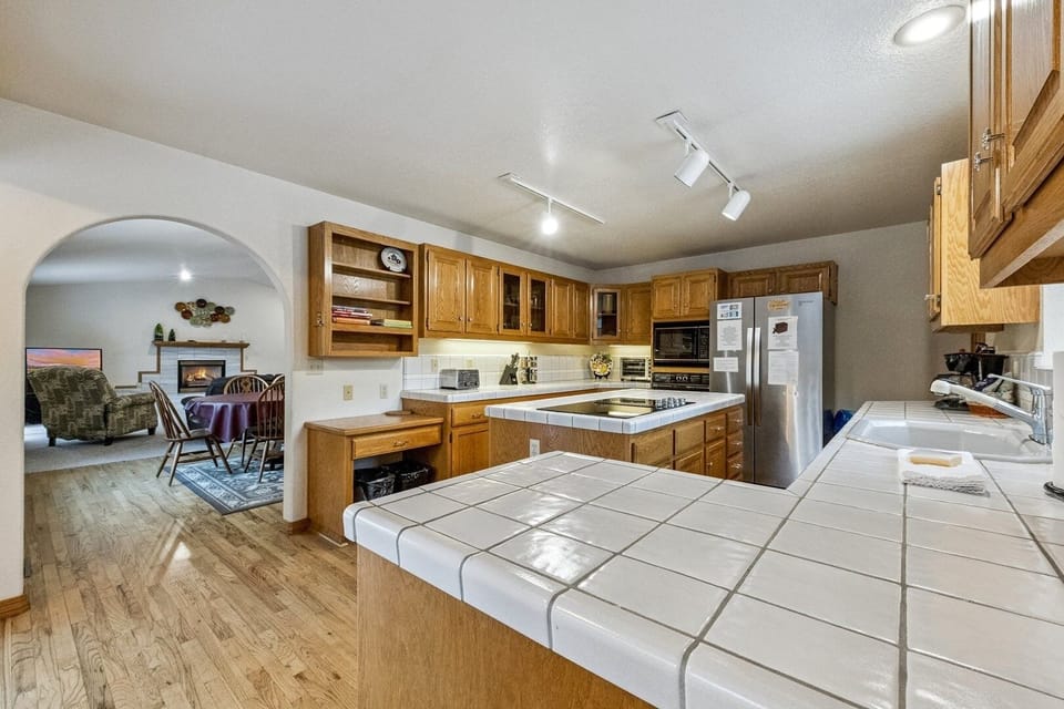 House, 4 Bedrooms | Private kitchen