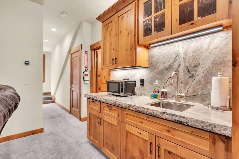 House, 5 Bedrooms | Private kitchen