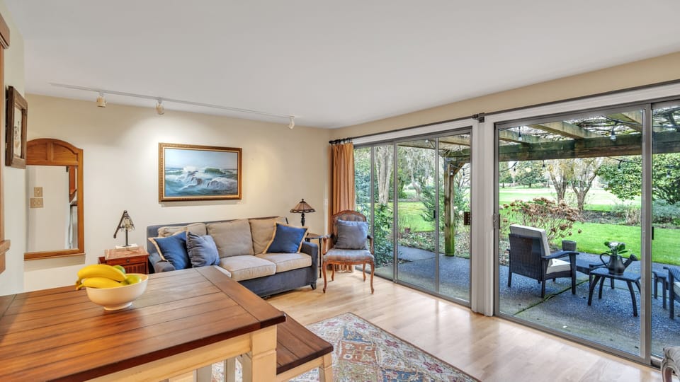 House, 3 Bedrooms | Living area | Smart TV, streaming services