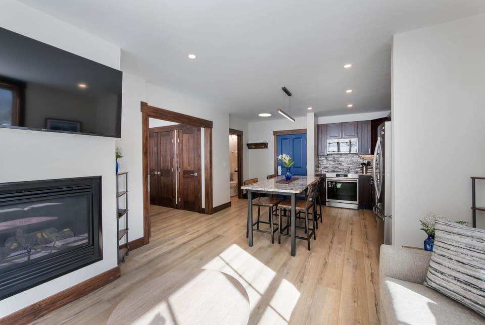 Condo, 1 Bedroom | Private kitchen | Coffee/tea maker, fridge, oven, toaster