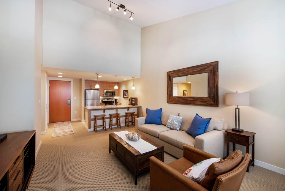 Condo, 2 Bedrooms | Living area