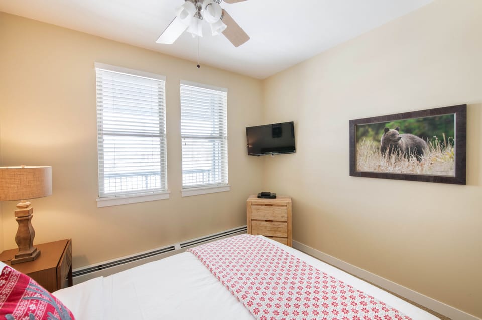 Condo, 2 Bedrooms | 2 bedrooms, iron/ironing board, WiFi (free)