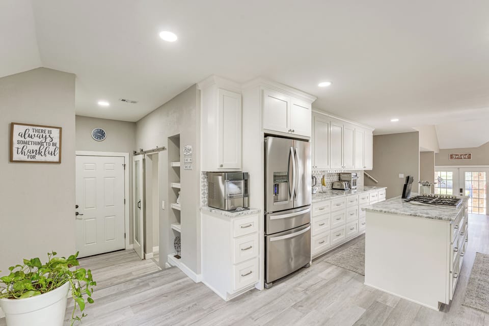 House (5 Bedrooms) | Interior