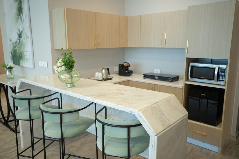Royal Suite With Pool View | Private kitchen