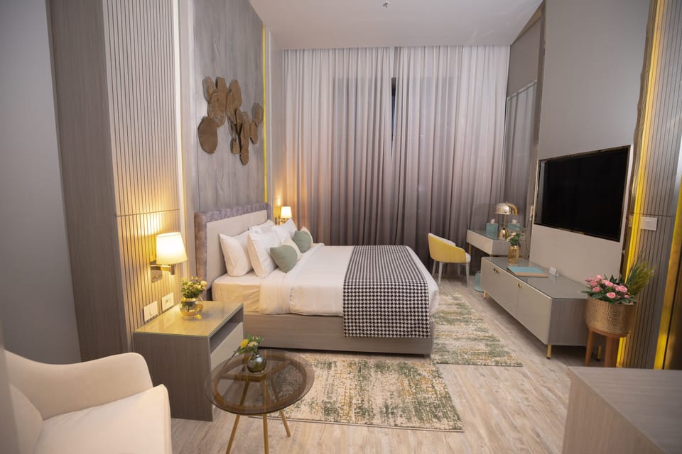 Junior Suite With Pool View | Living area
