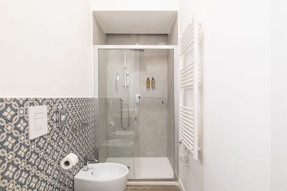 Superior Room, City View | Bathroom | Shower, rainfall showerhead, hair dryer, slippers