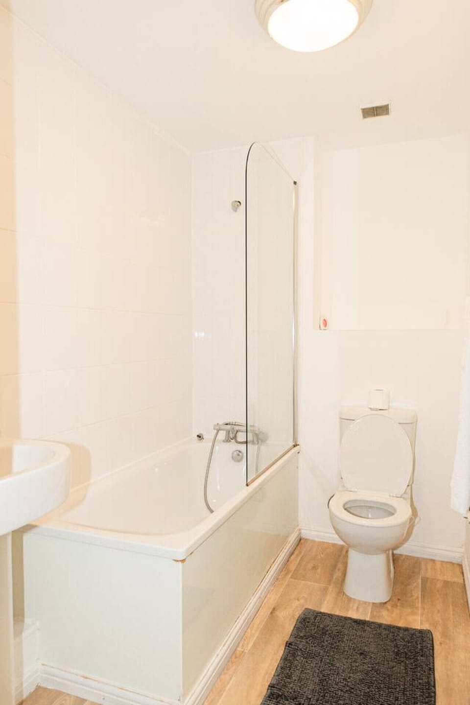 2 Bedroom Apartment Warrington Apartment in Warrington