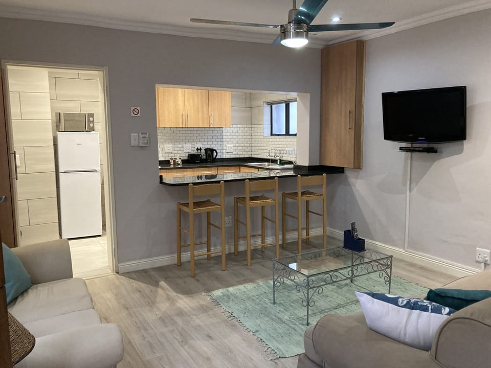 Superior Cottage | Living area | 43-inch plasma TV with cable channels, Netflix, streaming services