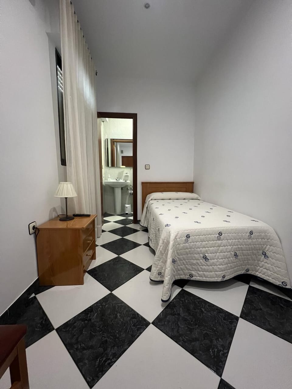 Standard Single Room | Free WiFi, bed sheets