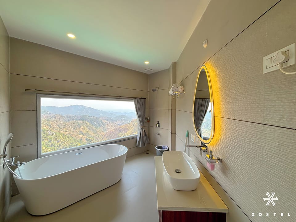 Premium Room (with balcony) | Bathroom | Towels