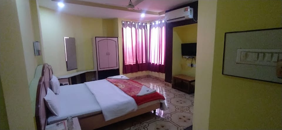Royal Room | 1 bedroom, premium bedding, desk, soundproofing