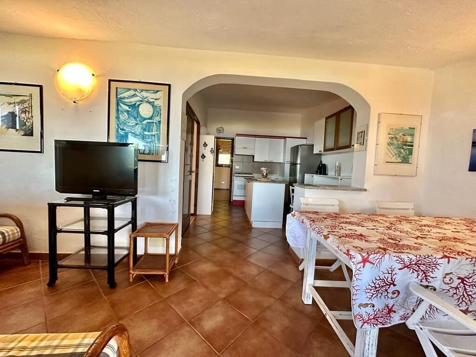 Apartment | Private kitchen | Full-size fridge, oven, stovetop, cookware/dishes/utensils