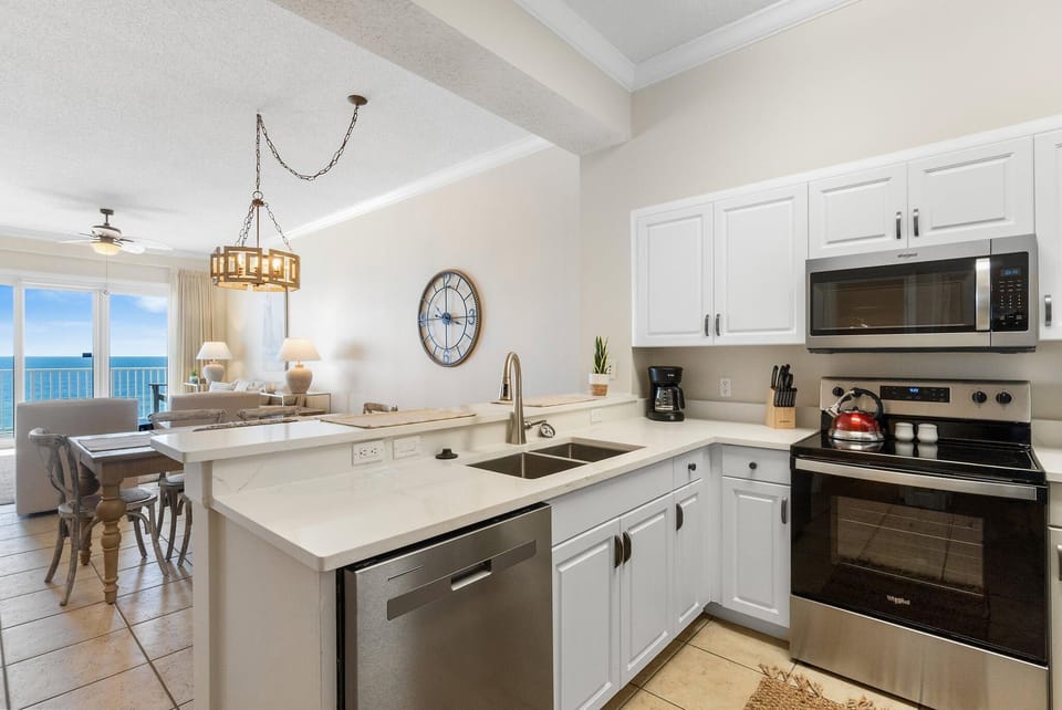Condo, Multiple Beds (Windemere 502) | Private kitchen | Oven, toaster, paper towels