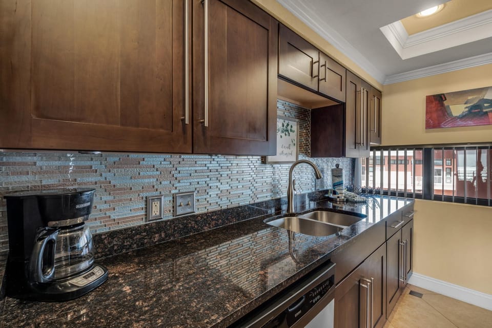 Apartment, Multiple Beds (Palm Beach Club 3-235) | Private kitchen | Oven, toaster, paper towels
