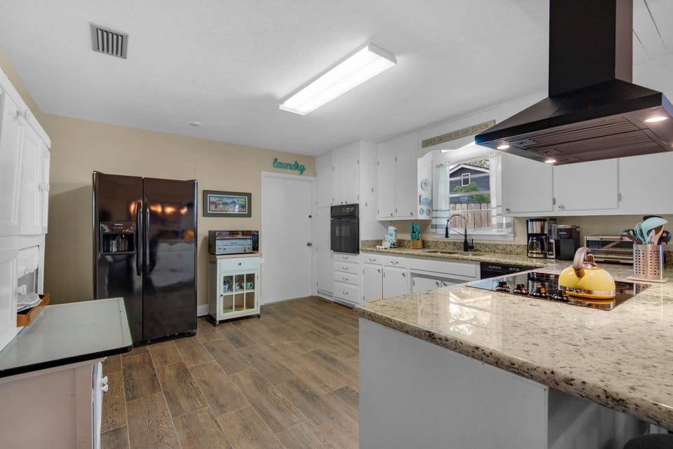House, Multiple Beds (Bungalow By the Sea-Starfish) | Private kitchen | Oven, toaster, paper towels