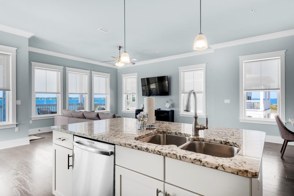 House, Multiple Beds (Blue Skye) | Private kitchen | Oven, toaster, paper towels