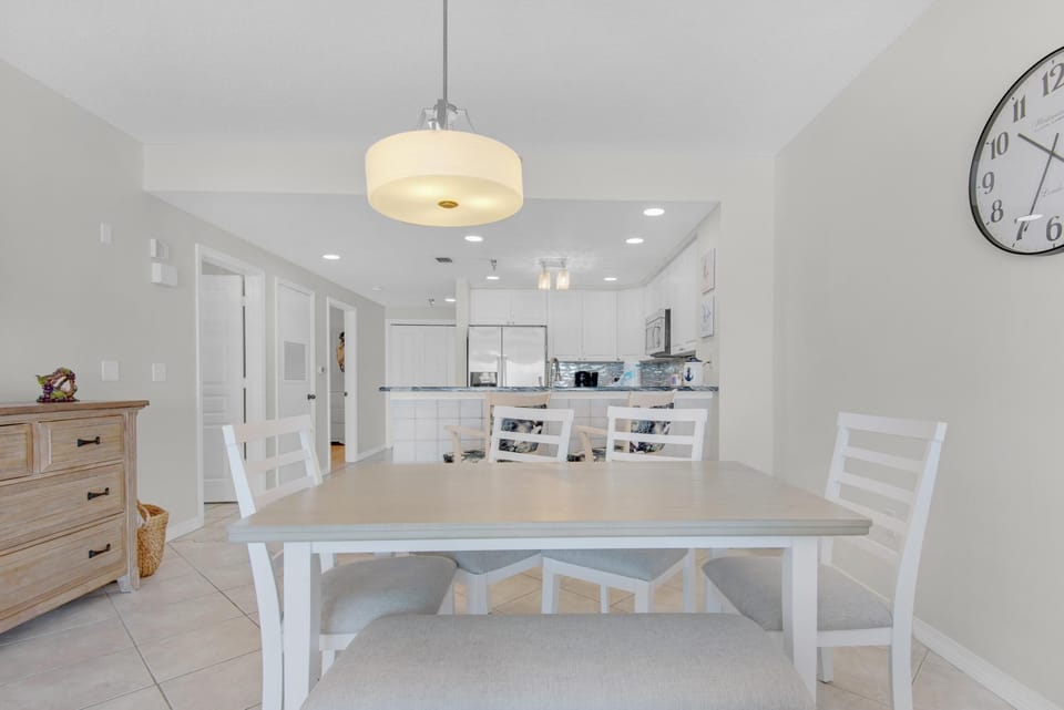 Condo, Multiple Beds (Emerald Isle Unit 1207) | Dining