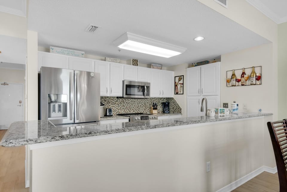 Condo, 2 Queen Beds (South Harbour 4E) | Private kitchen | Oven, toaster, paper towels