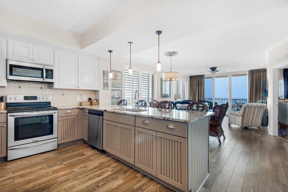 Condo, Multiple Beds (Inn At Summerwind 701) | Private kitchen | Oven, toaster, paper towels