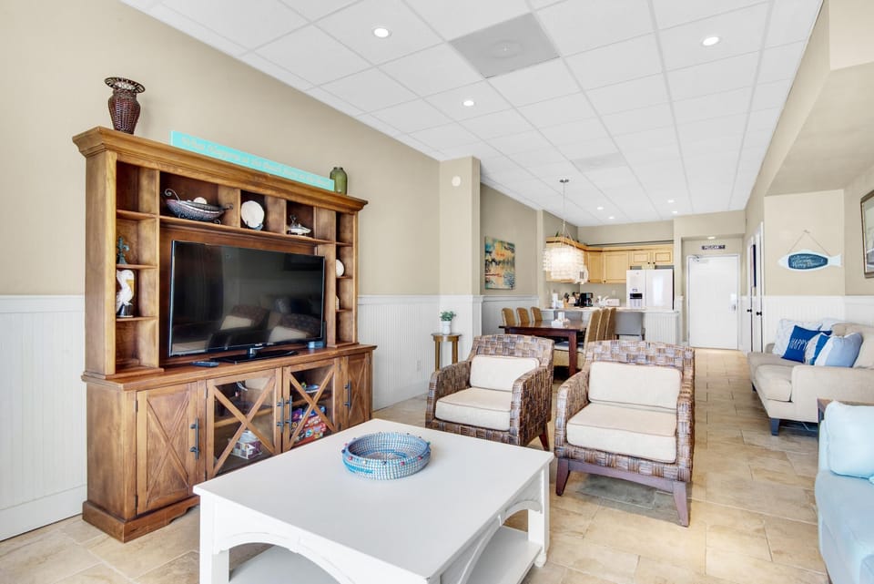 Condo, 1 Queen Bed with Sofa bed (Sans Souci unit 405) | Living area | TV