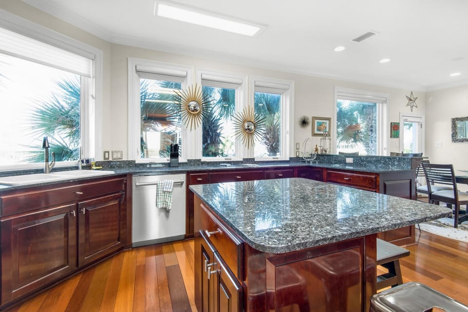 House, Multiple Beds (Tequila Sunrise) | Private kitchen | Oven, toaster, paper towels