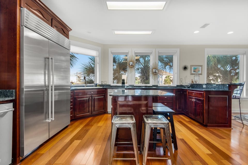 House, Multiple Beds (Tequila Sunrise) | Private kitchen | Oven, toaster, paper towels