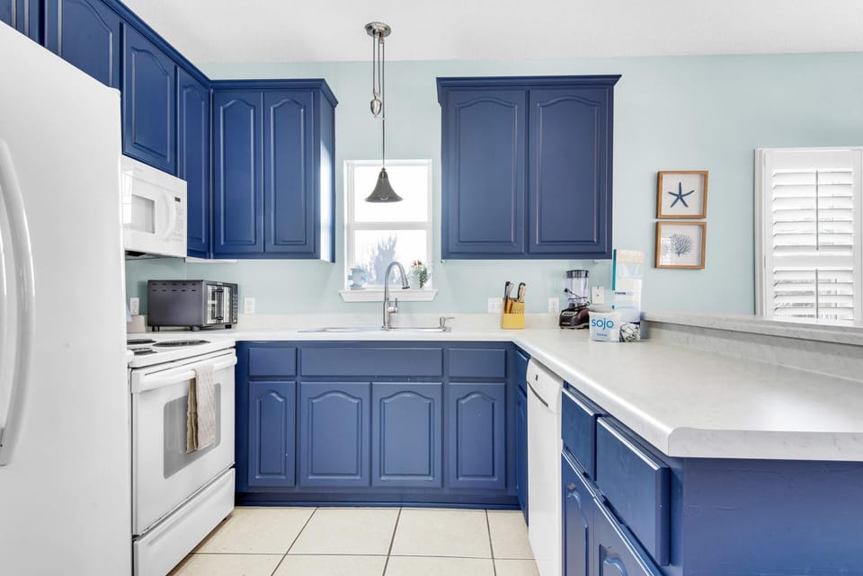 House, Multiple Beds (Sailor's Cove) | Private kitchen | Oven, toaster, paper towels