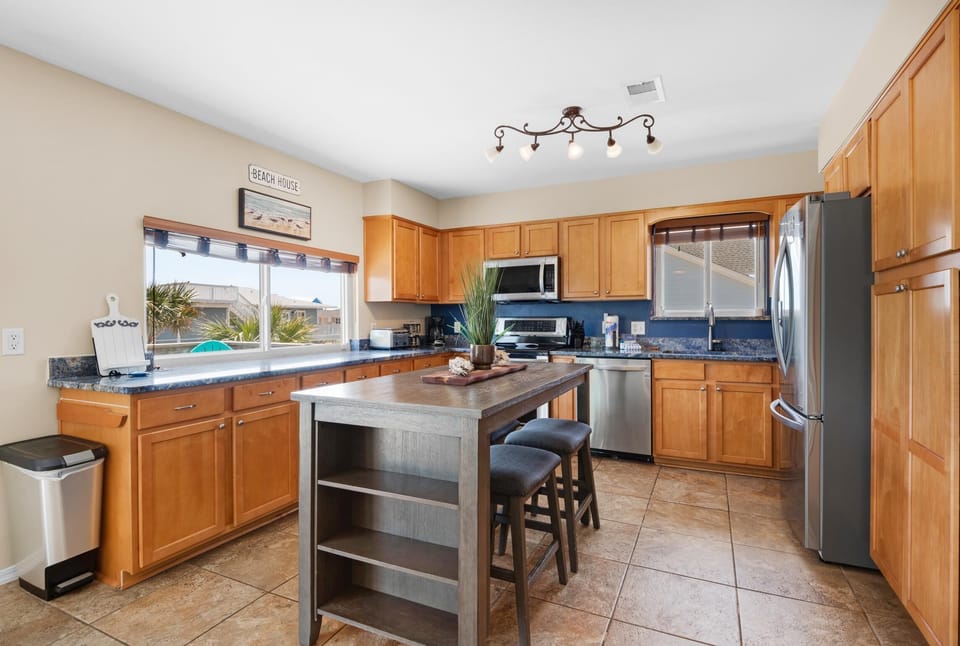 House, Multiple Beds (Sun and Sand Retreat) | Private kitchen | Oven, toaster, paper towels