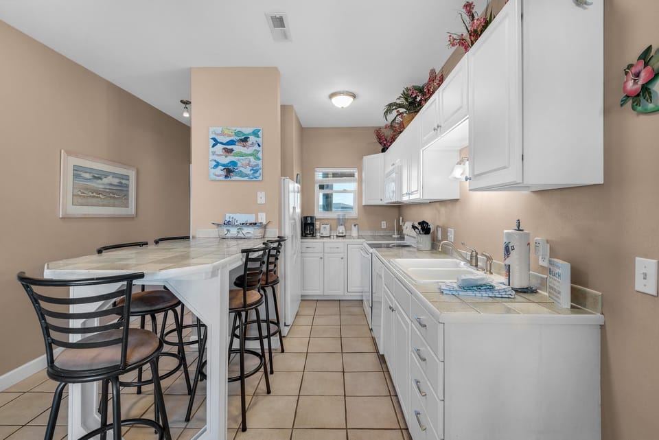 Condo, Multiple Beds (Baywatch F8) | Private kitchen | Oven, toaster, paper towels