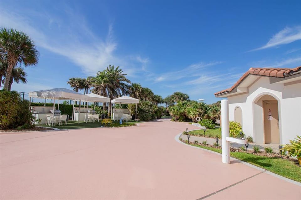 Condo (3 Bedrooms) | Property amenity