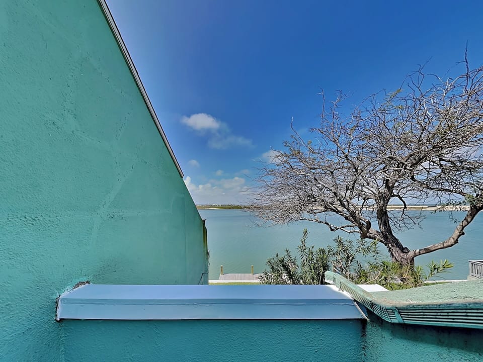 Condo (3 Bedrooms) | Property amenity