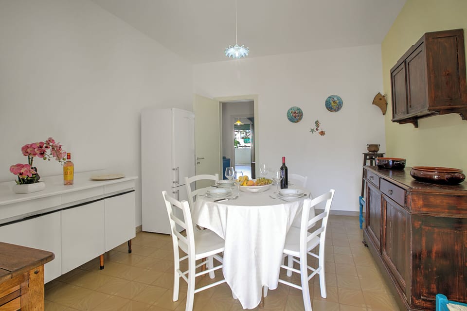 Standard Apartment, 2 Bedrooms (Residence Thalassa With Pool) | Dining