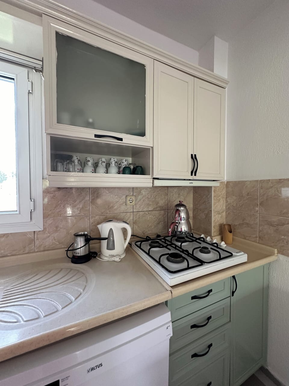 Basic Apartment | Private kitchen | Full-size fridge, stovetop, dishwasher, electric kettle