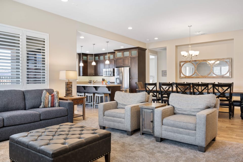 House, 6 Bedrooms | Living area | Smart TV