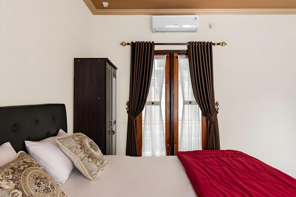 Deluxe Studio | Free WiFi, bed sheets