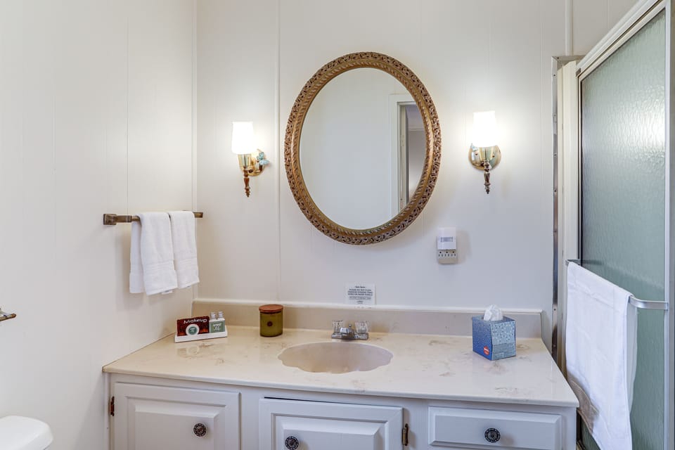 Pet-friendly Higden Getaway < 1 Mi to Marina! Cottage in Greers Ferry Lake