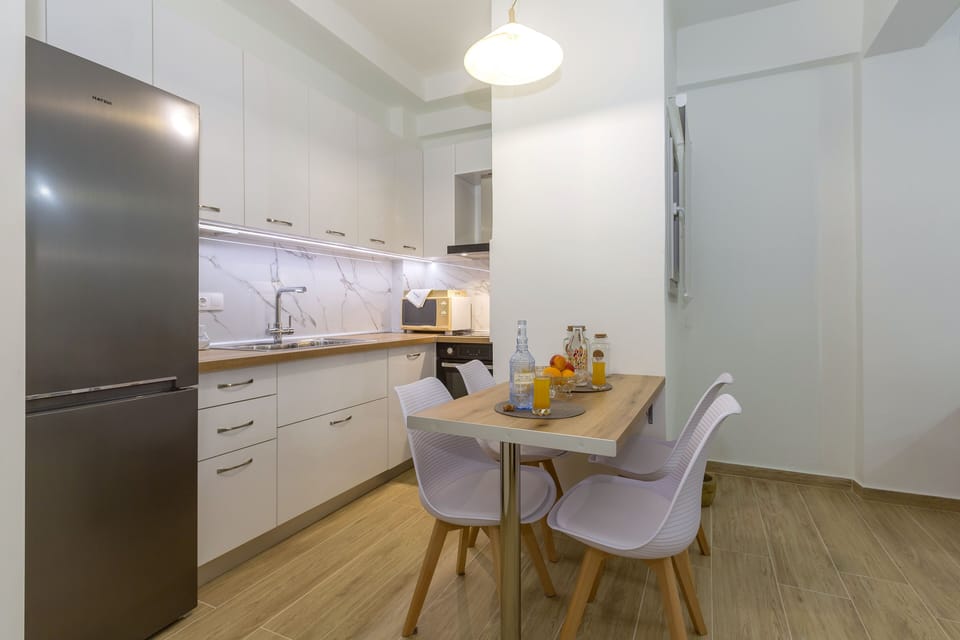 City Apartment | Private kitchen | Coffee/tea maker, electric kettle