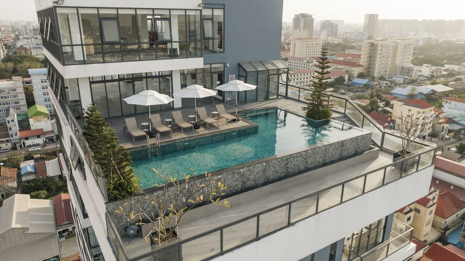Rooftop pool
