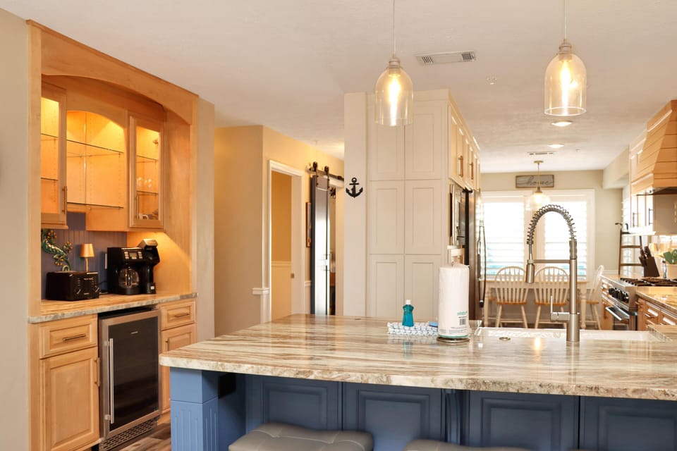 House, Multiple Beds (The Blue Pearl) | Private kitchen | Oven, toaster