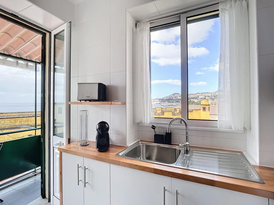 House | 1 bedroom, desk