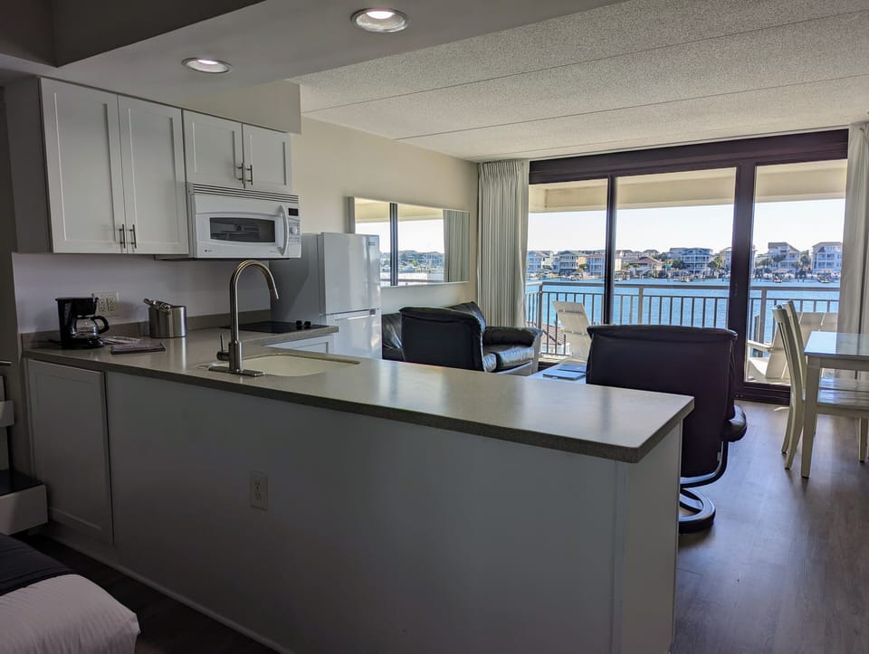 Economy Room, Harbor View | Private kitchen | Stovetop, dishwasher, coffee/tea maker, toaster