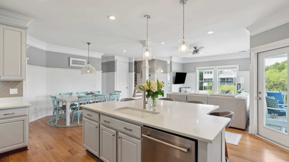 House (6 Bedrooms) | Interior