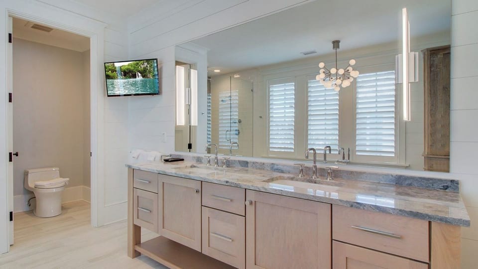710 Ocean Boulevard Avantstay Oceanfront, Private Pool + Rooftop Deck Cottage in Isle of Palms