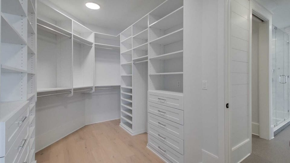 House (6 Bedrooms) | Interior