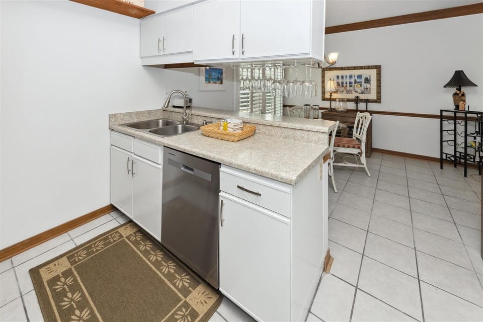 Condo, 3 Bedrooms | Private kitchen | Fridge, oven, coffee/tea maker, toaster