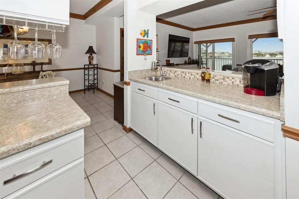 Condo, 3 Bedrooms | Private kitchen | Fridge, oven, coffee/tea maker, toaster