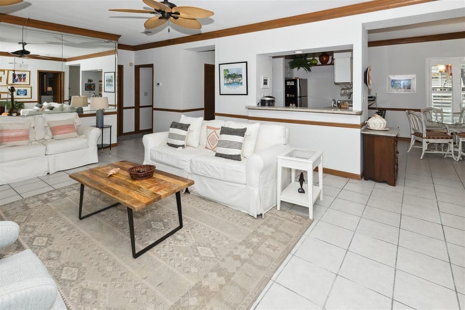 Condo, 3 Bedrooms | Living area