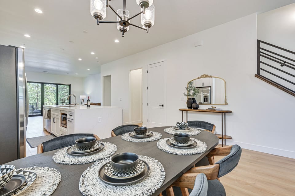 House (5 Bedrooms) | Interior